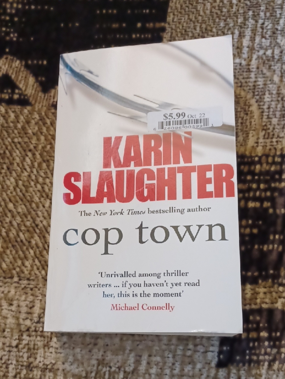 $4 Add-on Karin Slaughter "Cop Town" - Paperback Thriller